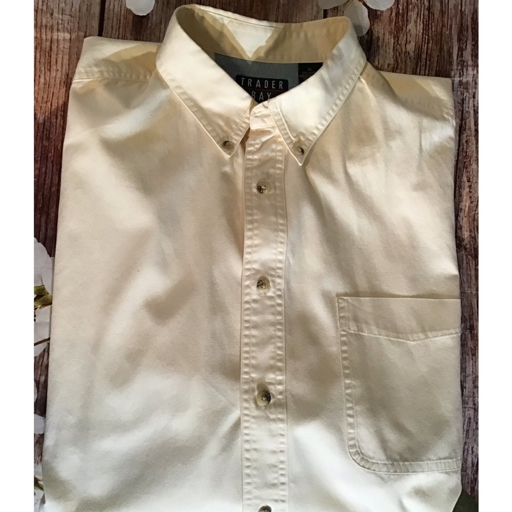Men’s size extra large short sleeve yellow trader bay shirt